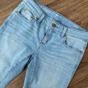 Vineyard Vines Light Wash Skinny Jeans